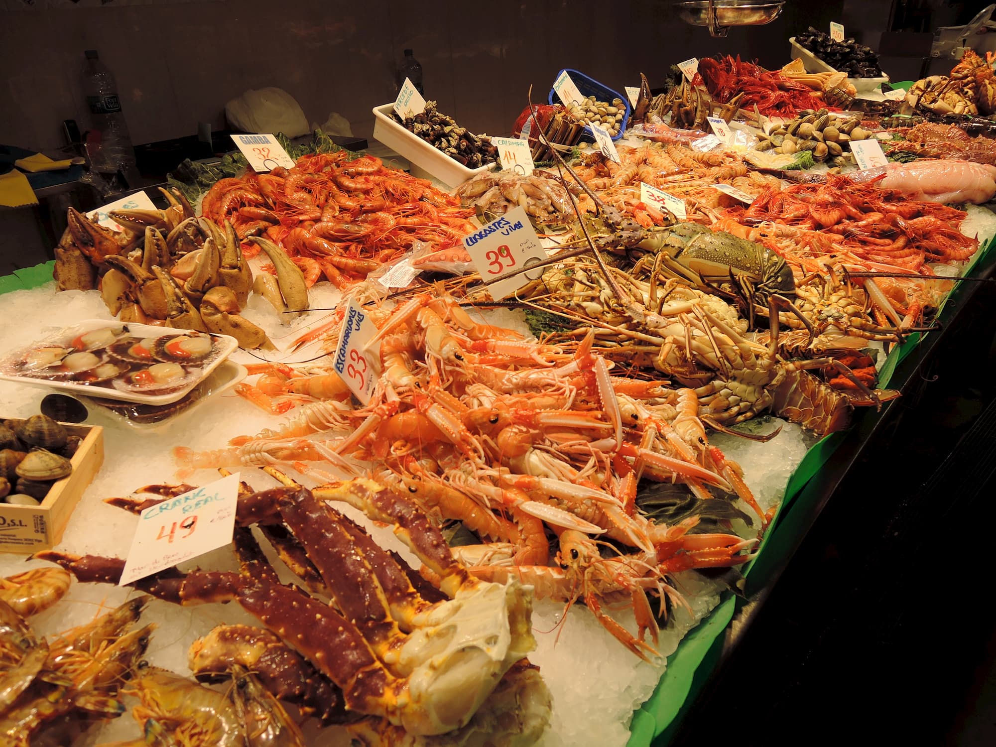 Meeresfrüchte auf dem Markt von Barcelona kaufen