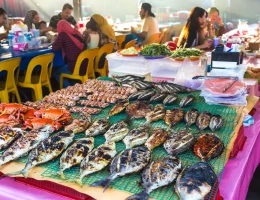 grilled-fish-on-a-table-at-a-food-market-restaurant