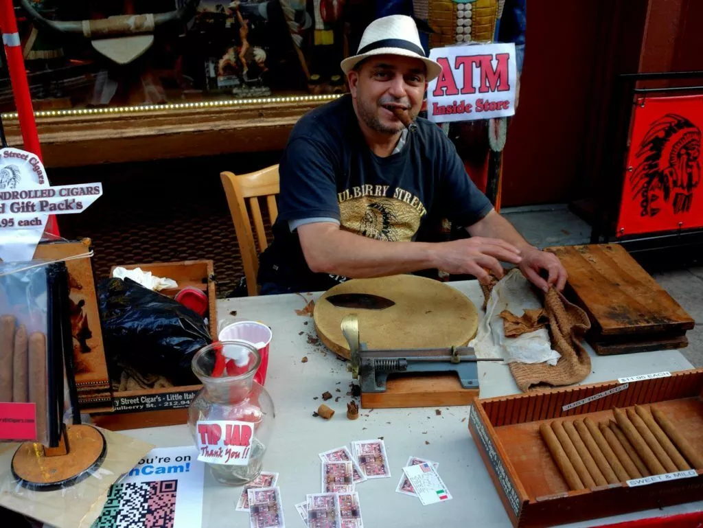 In Little Italy werden Zigaren von charmanten Italienern handgemacht