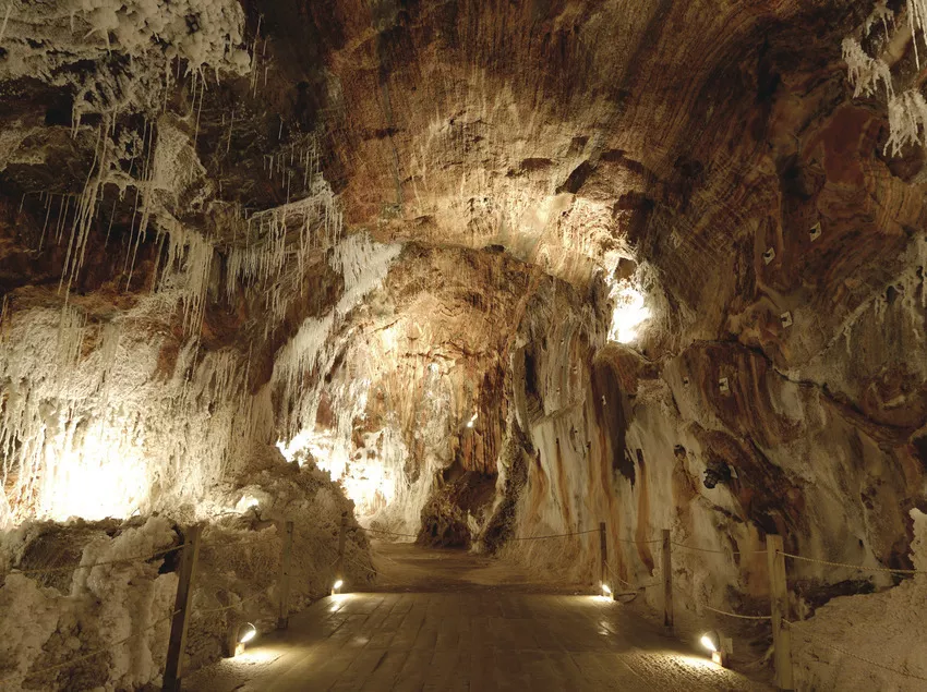 Montaña-de-Sal-Covas-de-Sal-sehenswürdigkeiten-in-Katalunya