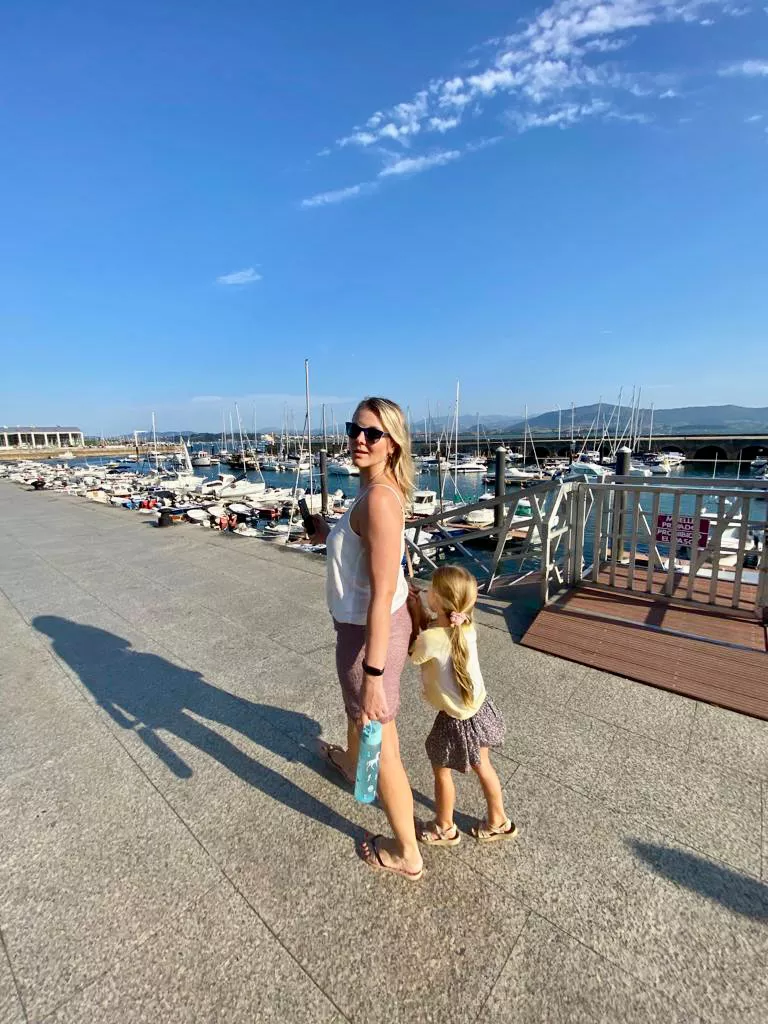 Spaziergang Hafen Santander Kantabrien Spanien